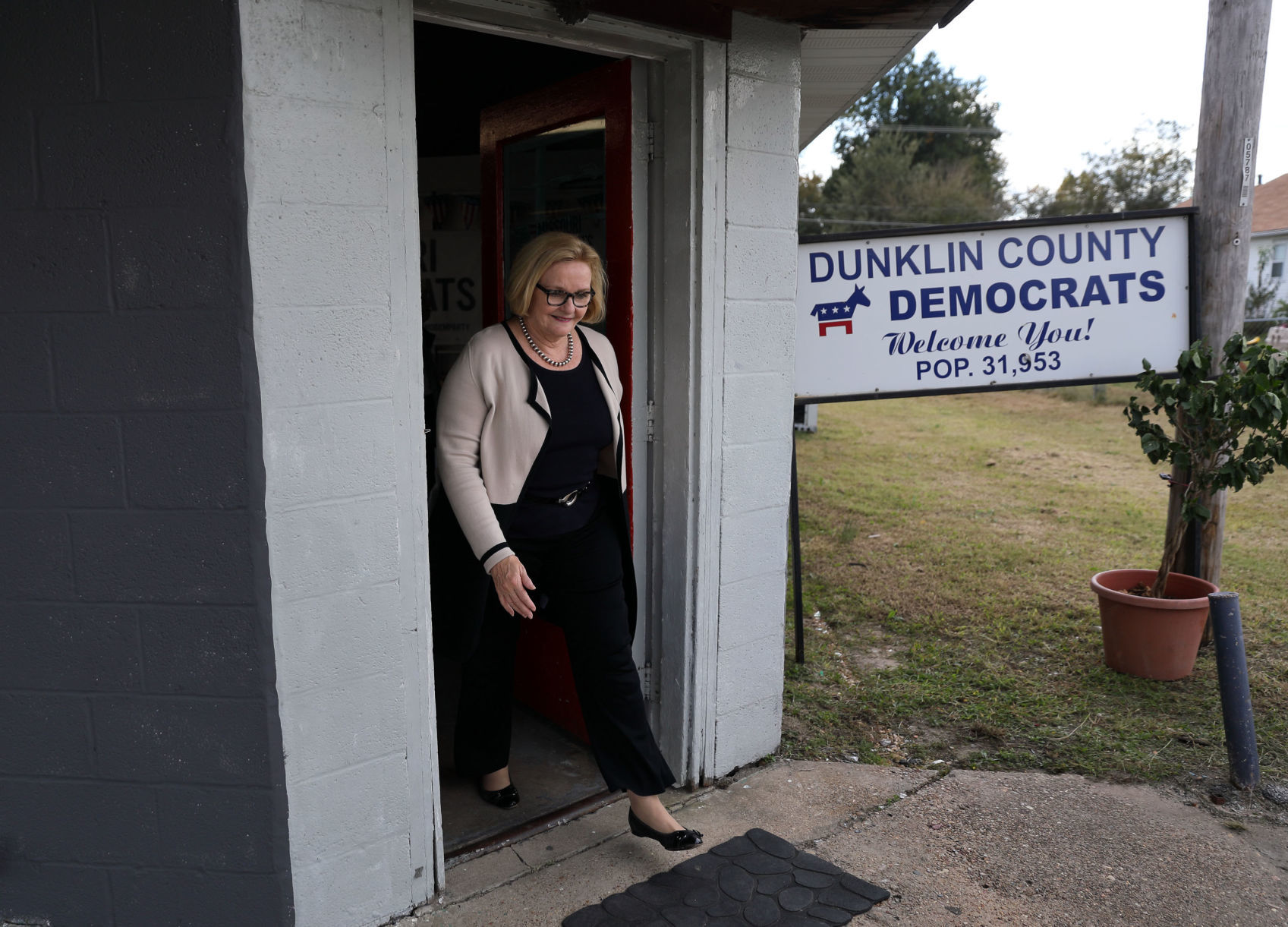 Claire McCaskill campaigns to keep Senate seat